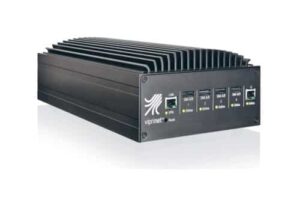 На картинке изображен Ascend ToughLink 2502, промышленный VPN-маршрутизатор со встроенным модемом. Маршрутизатор заключен в прочный черный корпус и размещен на белом фоне. Устройство имеет несколько разъемов для подключения Ethernet-кабелей и SIM-карт, поэтому может обеспечить надежное подключение к Интернету. ToughLink 2502 особенно удобен для использования в суровых условиях, например, на производстве, в горнодобывающей промышленности или на открытом воздухе. Маршрутизатор обеспечивает высокую доступность и может использоваться в качестве VPN-шлюза для создания безопасного соединения между различными точками. ToughLink 2502 легко настраивается и обладает широкими функциями для управления сетевыми подключениями и VPN.