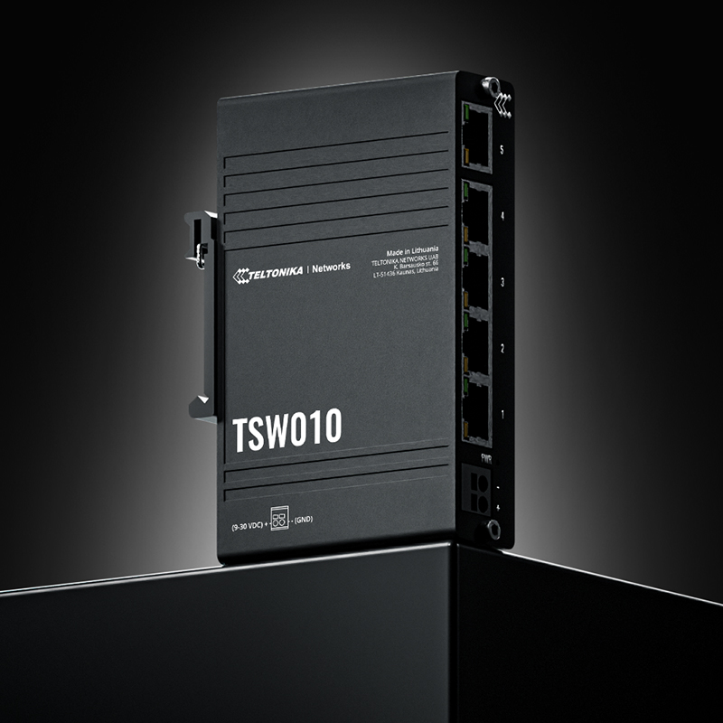 Teltonika Netzwerk-Switch TSW010 auf schwarzem Hintergrund.