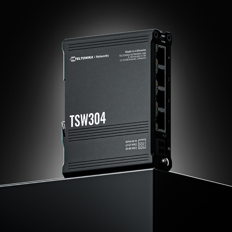 Netzwerk-Switch "TSW304" auf dunklem Hintergrund.