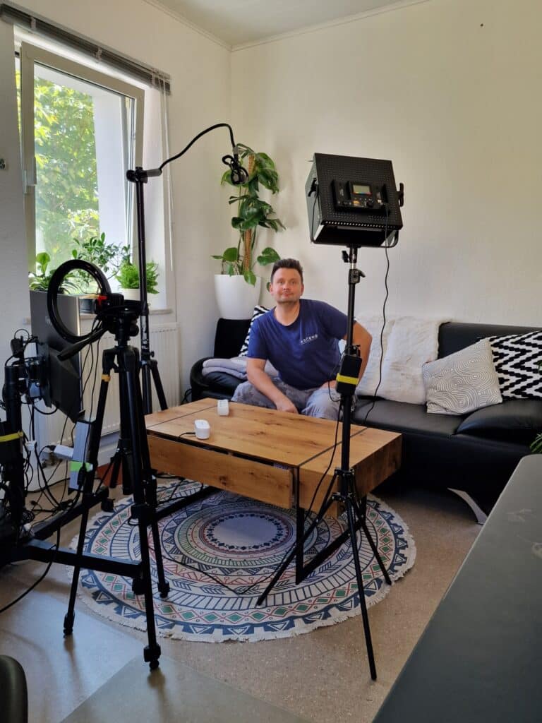 Johannes Fickeis in the ASCEND studio during a product presentation with lighting, camera and microphone.